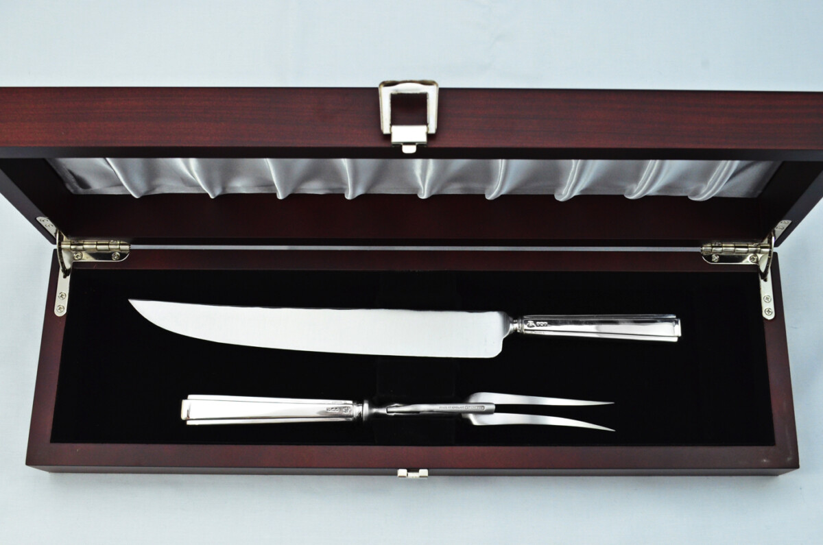 Cooper Brothers Wooden Cased Sterling Silver Handled 2 Piece Carving Set Strathmore Pattern 1968