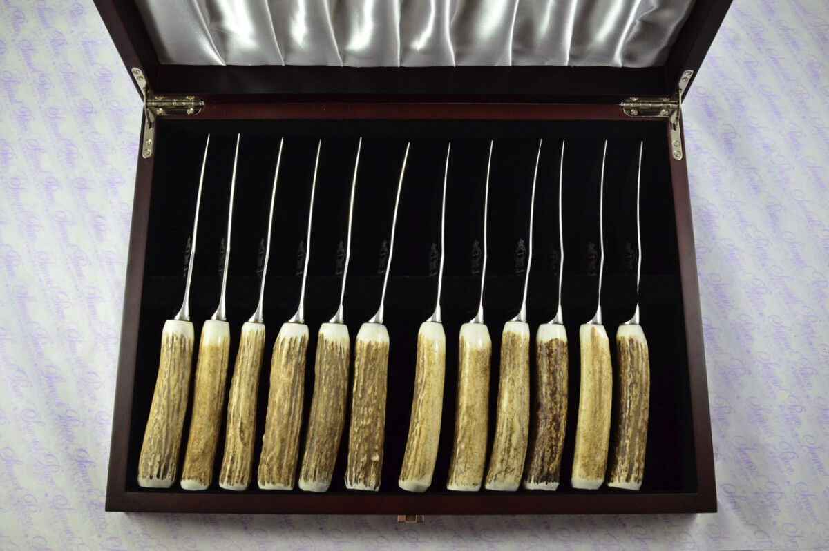 Brand New Twelve Wooden Cased Hump Back Genuine Stag/Antler Handle Steak Knives Made in Sheffield England - Image 2