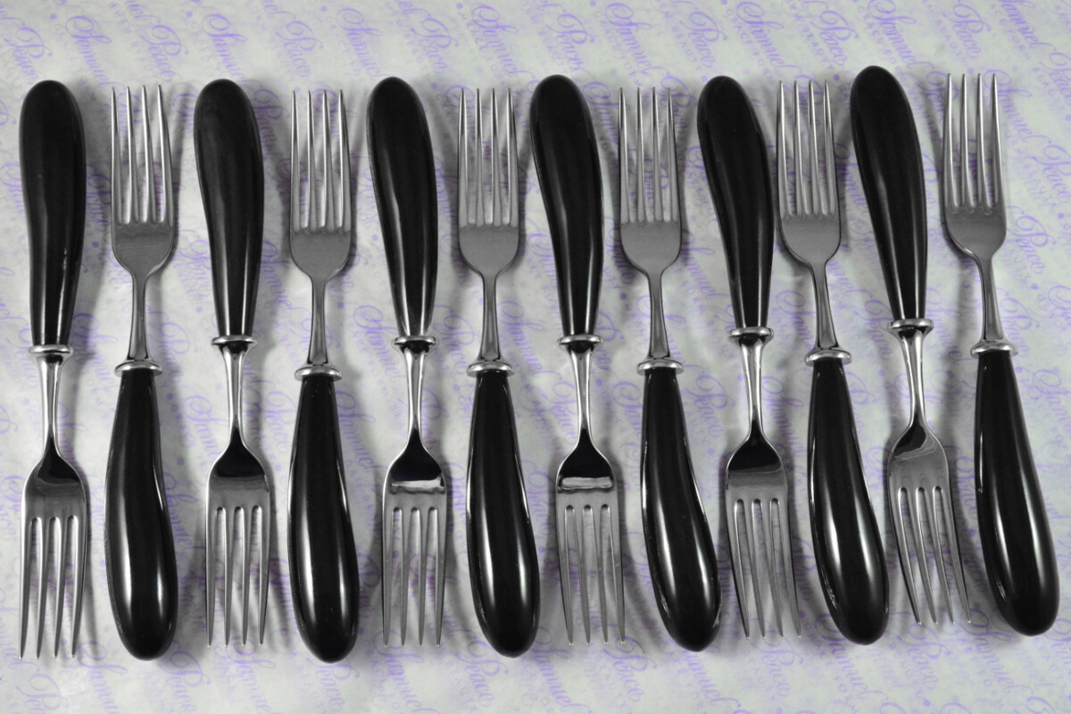 Twelve Wooden Cased Brand New Genuine Water Buffalo Handle Table Forks Made in Sheffield England - Image 3