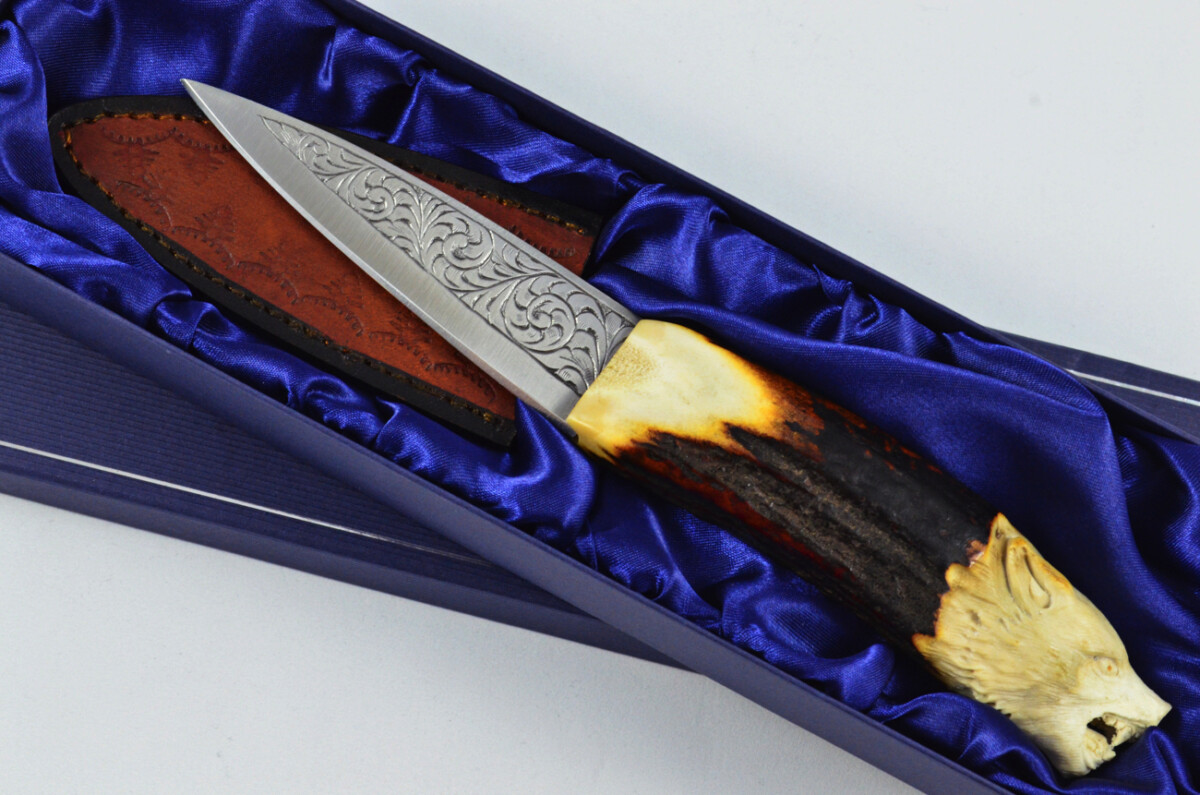Astonishing Bespoke Hand Carved Wolf Stag Horn Antler Handle Sgian Dubh Hand Engraved Blade Sheffield England - Image 2