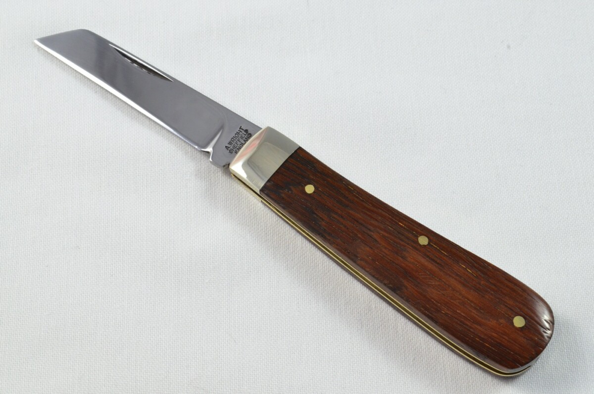 A Brand New Handmade Lambsfoot Bladed Rosewood Antler Scaled Pen / Pocket Knife - Image 2